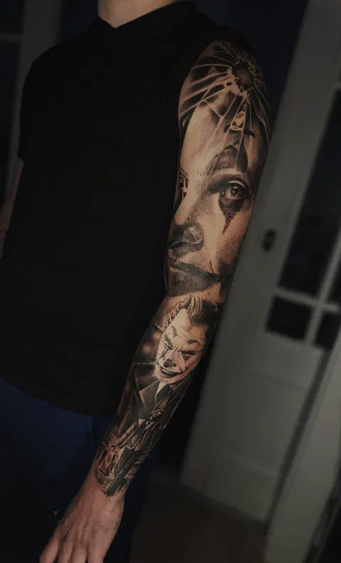 Sleeve met Joker en portret